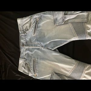 I lost weight can’t fit them. Never got to wear them.